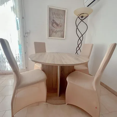 Appartamento Avec Jardin, Piscine Parking 150 M Plage,