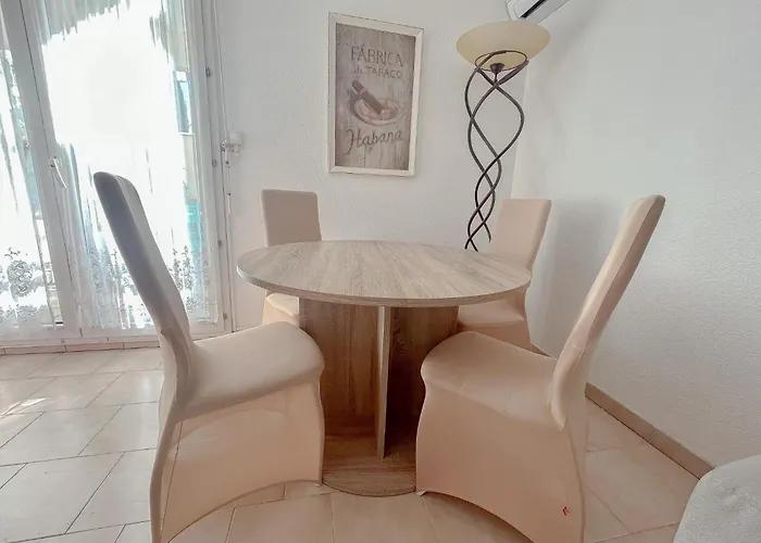 Appartamento Avec Jardin, Piscine Parking 150 M Plage,