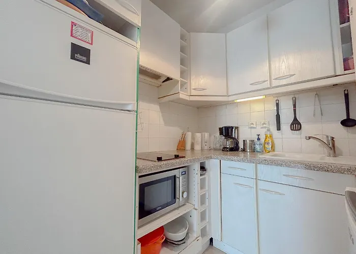 Avec Jardin, Piscine Parking 150 M Plage, Appartamento Fréjus